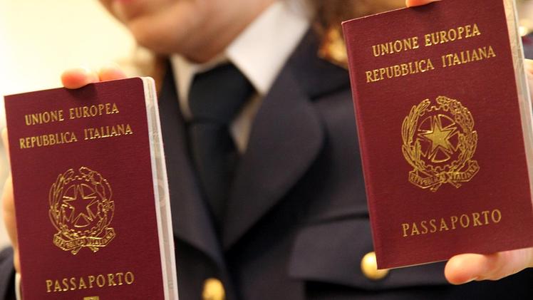 Tutto pronto per la gita scolastica ma a due studenti mancavano i passaporti: rilasciati a tempo record dal Commissariato di Polizia