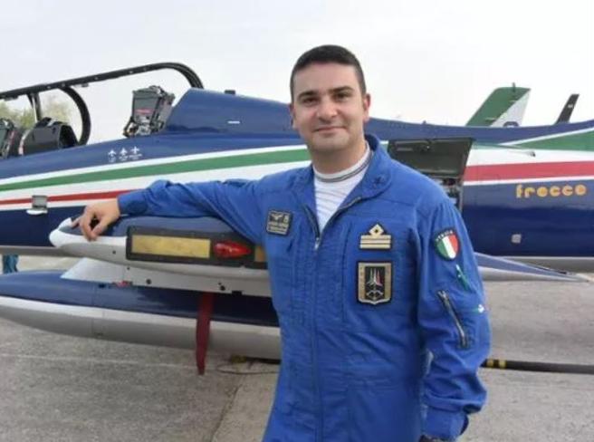 Alessio Ghersi, capitano delle Frecce Tricolori morto schiantandosi con un ultraleggero