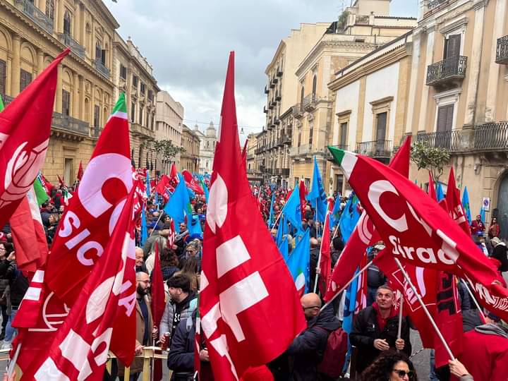 No all’Autonomia differenziata: prosegue la raccolta di firme dei sindacati. Come partecipare