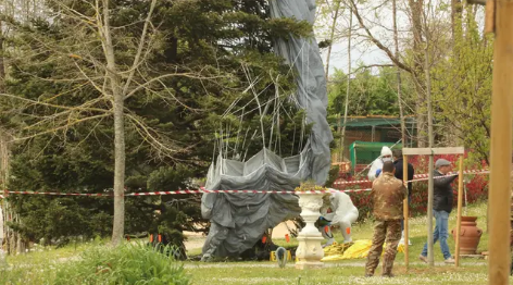 Precipita in un giardino durante esercitazione, muore parà : ipotesi malore, in forza al 186esimo reggimento Folgore