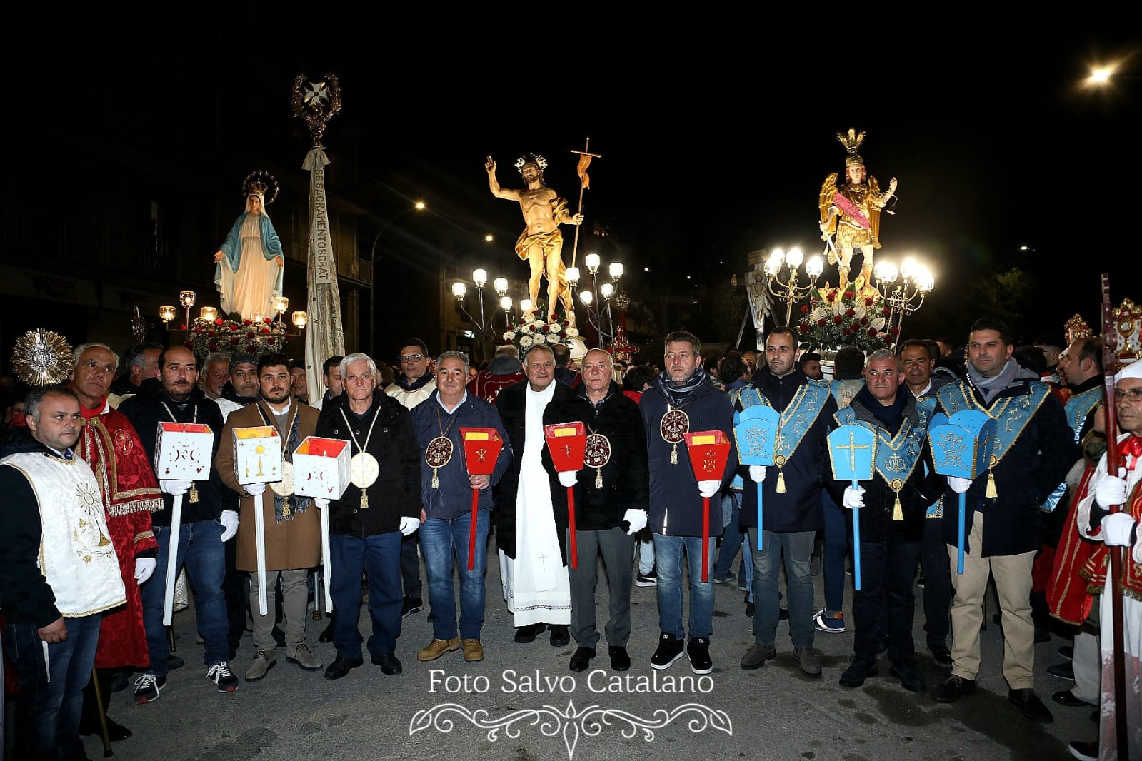 Mussomeli,  gioiosa  “Annacata di li Santi” in Piazza della Repubblica. Presente l’Arciprete Lomanto: “Vivere la fede”.