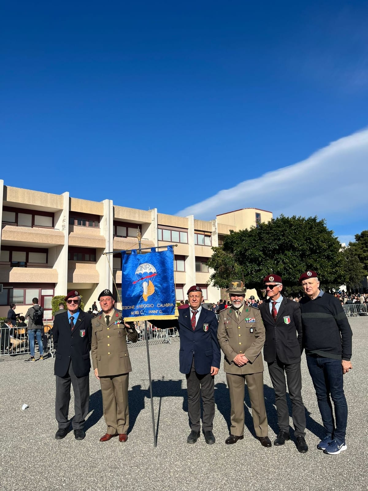 Giuramento e consegna degli alamari al paracadutista sancataldese Andrea Cumia a Reggio Calabria