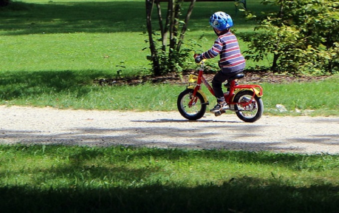Bimbo di 10 anni scomparso a Fondi, Zeeshan esce di casa in bicicletta e  non torna più