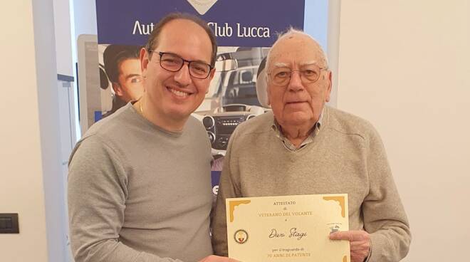 Rinnova la patente a 99 anni, premiato da Aci