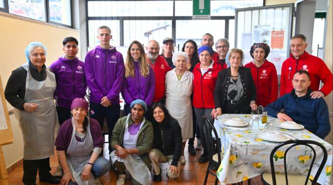 Calcio: atleti della Fiorentina aiutano mensa della Caritas Firenze, prima iniziativa ma ne seguiranno altre con club viola