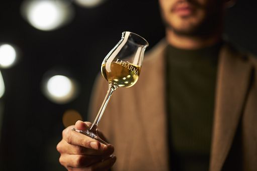 La grappa conquista i millennial, il consumo resta soprattutto domestico