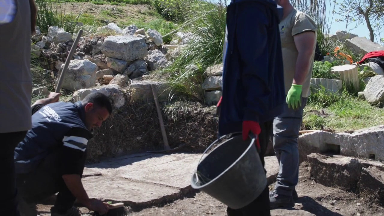 Torna alla luce l’antica strada lastricata di Segesta