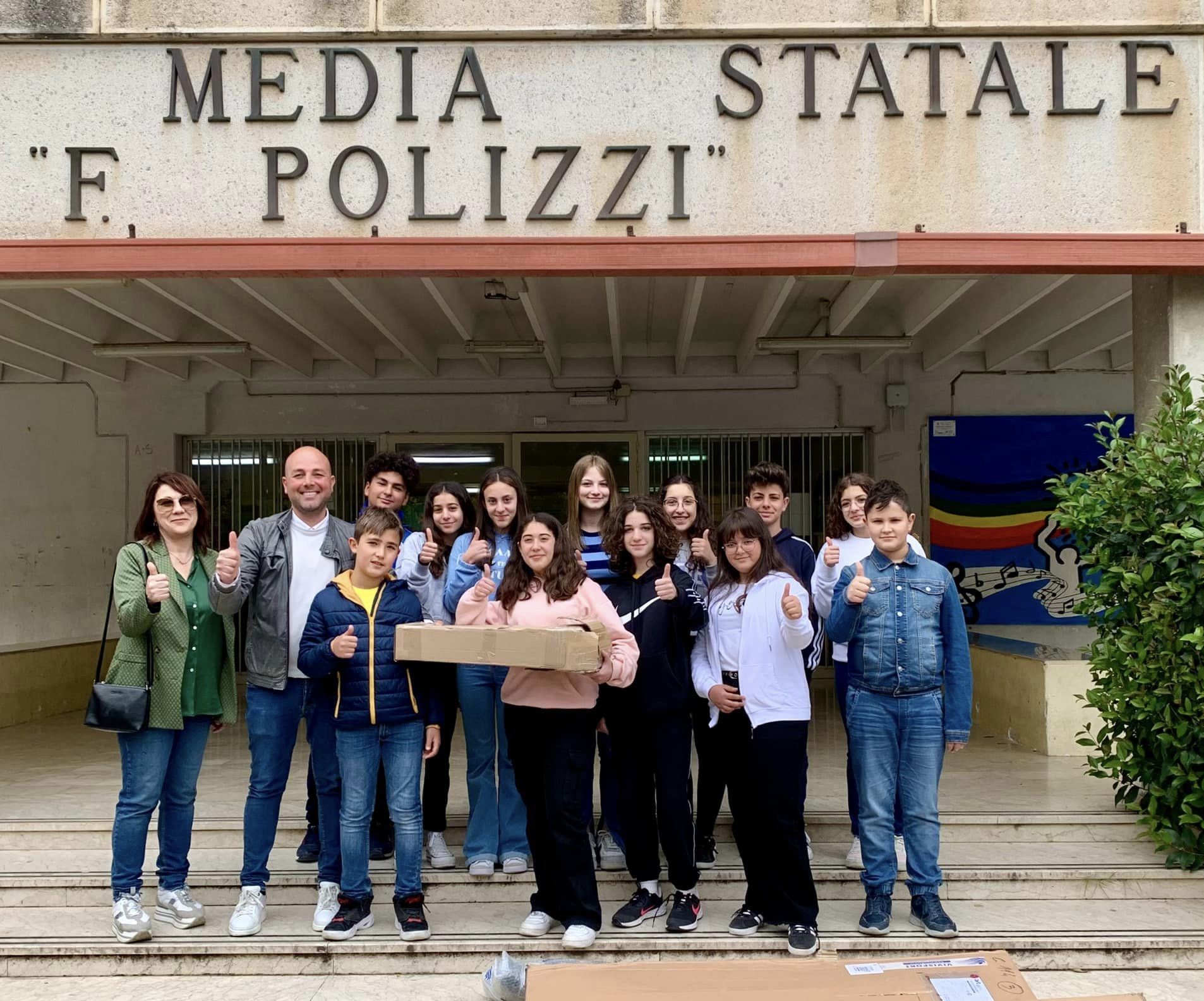 Serradifalco. Donate dall’amministrazione comunale dotazioni sportive per la Scuola Media “Polizzi”