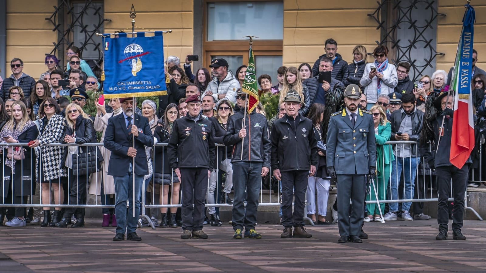 Il labaro della sezione di Caltanissetta dell’Anpd’i in giro per l’Italia