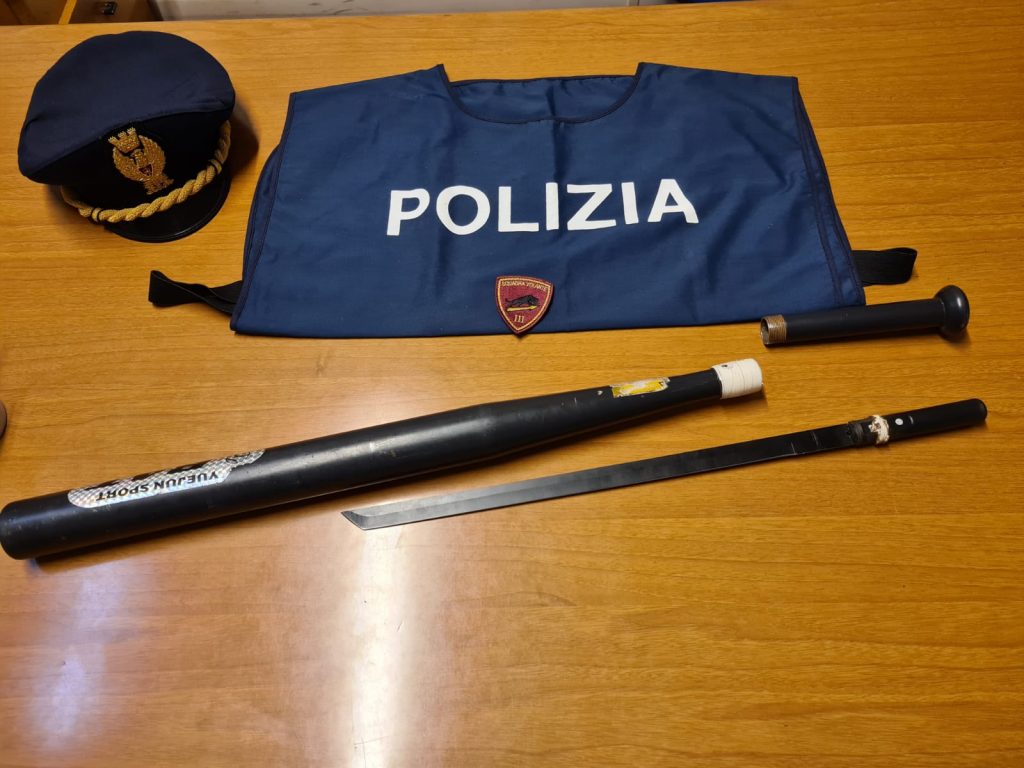 Andava in giro con una katana dentro finta mazza da baseball: 33enne denunciato dalla Polizia