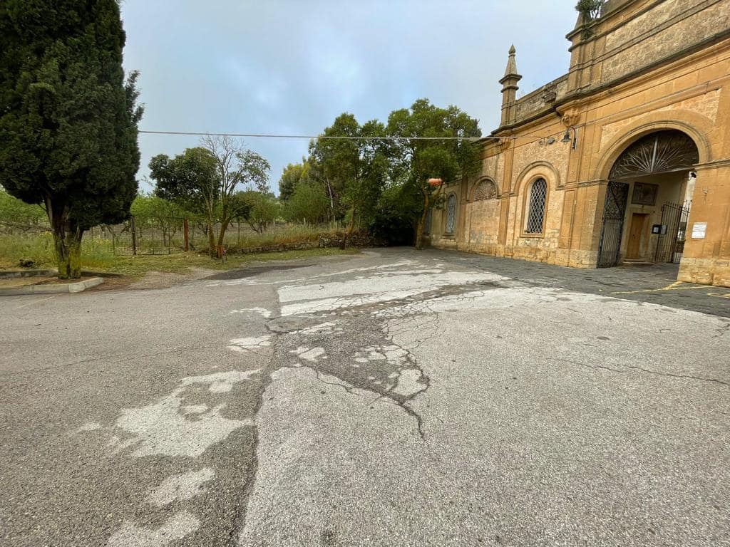 San Cataldo. L’amministrazione comunale prosegue la pulizia del centro abitato e del cimitero comunale