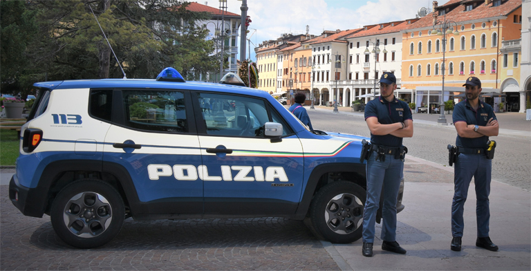 Bloccata in mezzo al traffico mentre era iniziato il travaglio: poliziotti hanno scortato partoriente in Ospedale