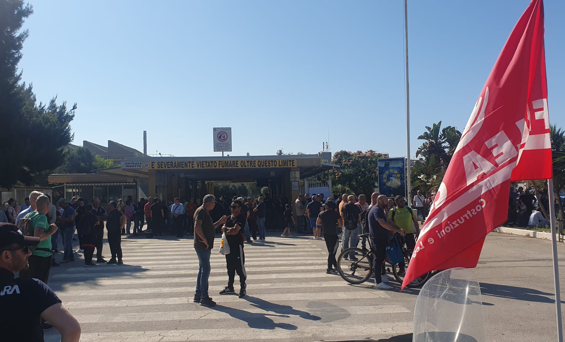 Gela, proteste alla Raffineria: sospese le maestranze dopo una comunicazione del tribunale