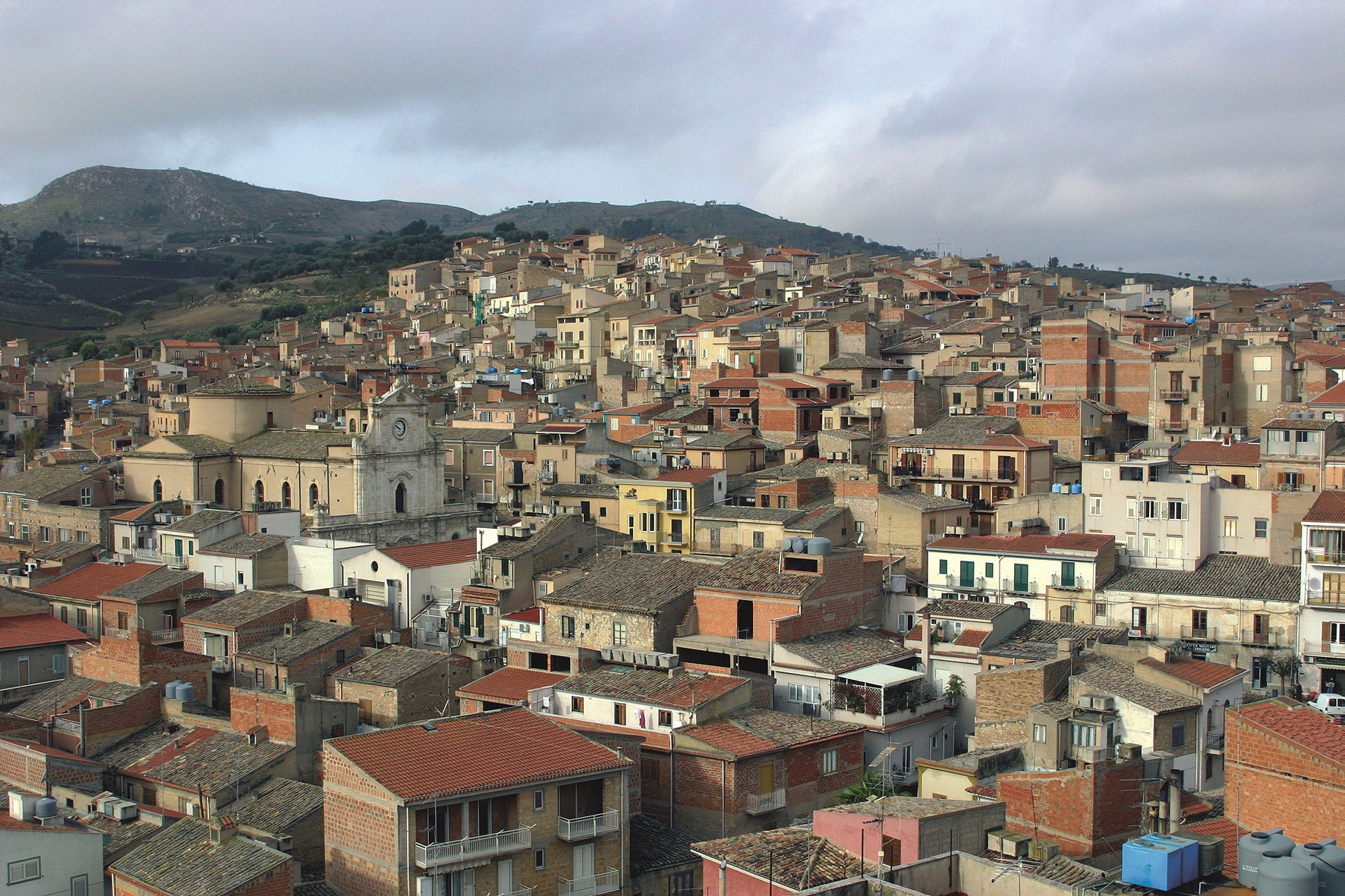 Santa Caterina. Il sindaco: “Controlli di Caltaqua negativi; attendiamo quelli dell’Asp per revocare divieto di uso dell’acqua per scopo alimentare”