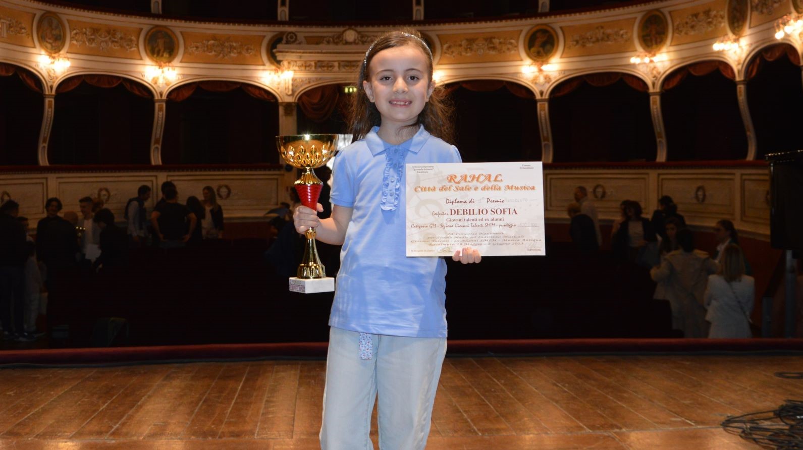 San Cataldo: pioggia di premi per Sofia Debilio, la talentuosa violinista di soli 7 anni