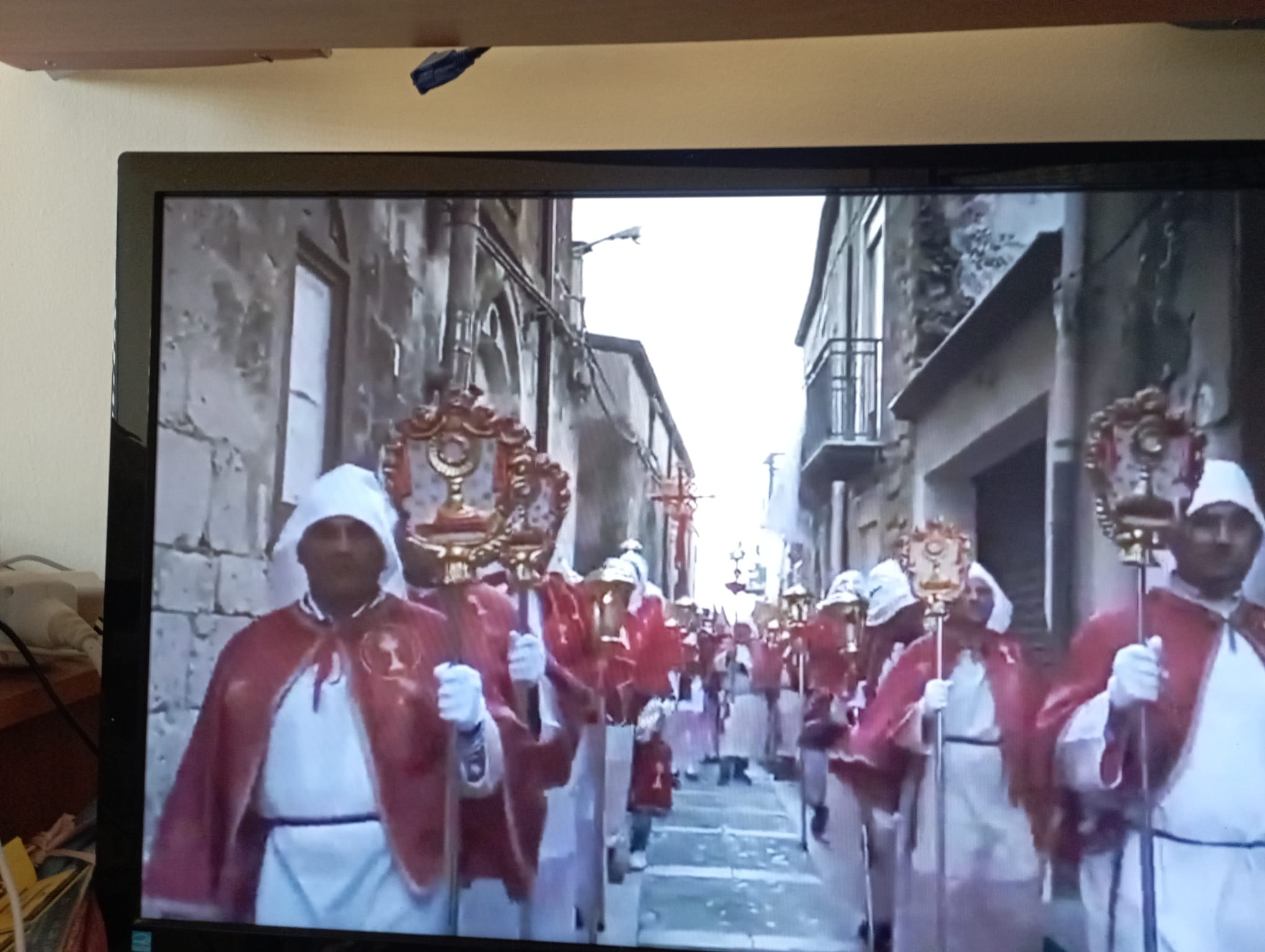 A Mussomeli settimana eucaristica fra “figuredde” canti e processioni nelle vie e viuzze dell’abitato