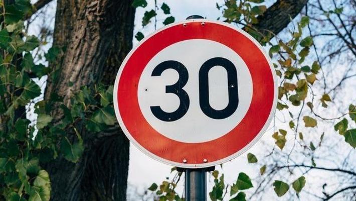 Sicurezza stradale, 3 italiani su 4 favorevoli al limite di 30 KM/H nelle strade urbane