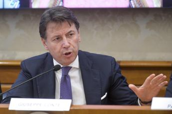 Conte: “Renzi vuole distruggere il M5S, il Pd? Ci vuole cespugli”