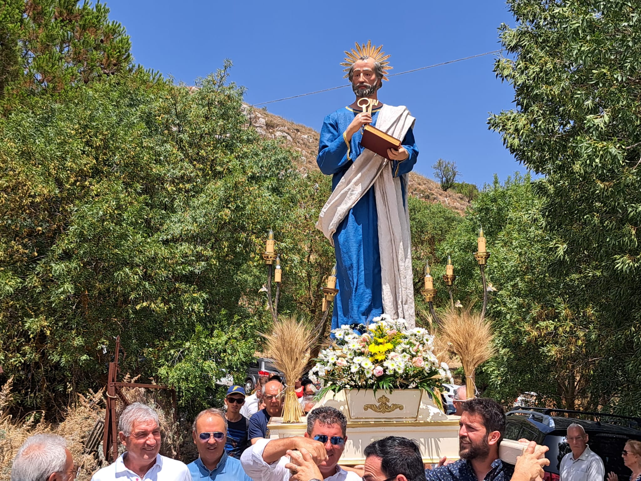 A Borgo Polizzello messa processione con nuova statua di San Pietro. Dono della famiglia Genco Russo