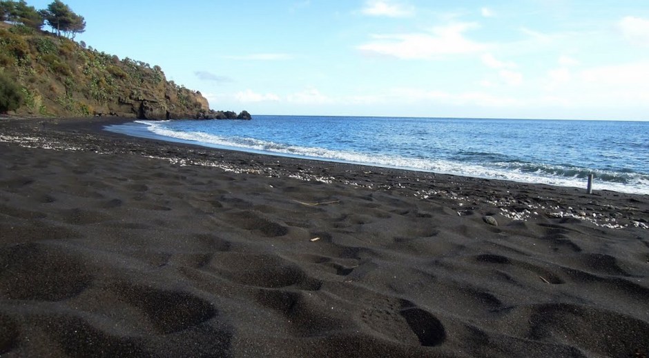 Spiagge coloratissime: anche la Sicilia nella tavolozza delle più belle d’Italia