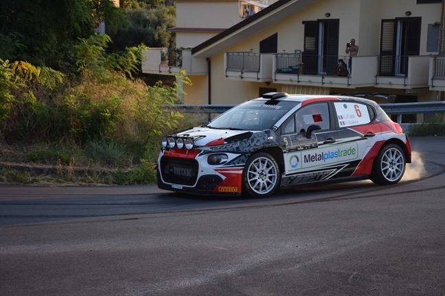 Motori. Casella – Siragusano su Skoda dominano l’8°Tindari Rally; tra le storiche volata trionfale di Riolo su Porsche