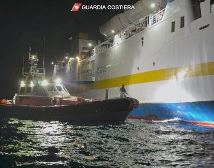 Incendio a bordo di un traghetto per Lampedusa, la Guardia Costiera trae in salvo tutti i passeggeri