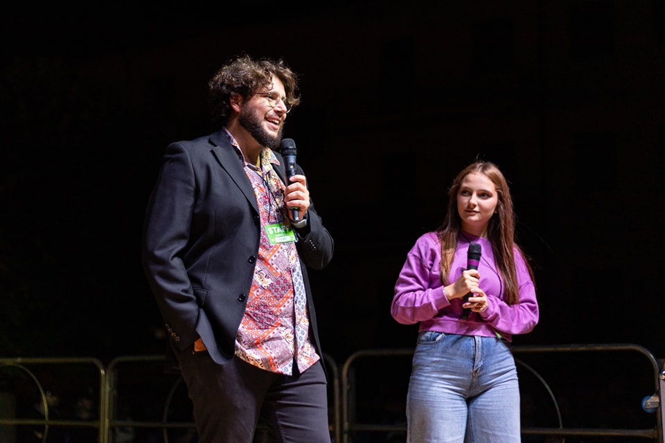 San Cataldo. Applausi ai giovani Giuseppe Ficarra e Gaia Ilardo che hanno presentato e intrattenuto il pubblico nel concerto dei Sud Sound System