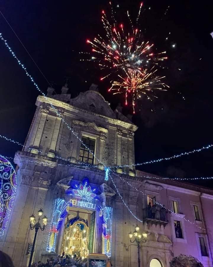 Mussomeli, conclusi i festeggiamenti patronali. Padre Miserendino:”Ti affido, o Maria, i bambini, giovani, anziani e chi è nello stato di bisogno”