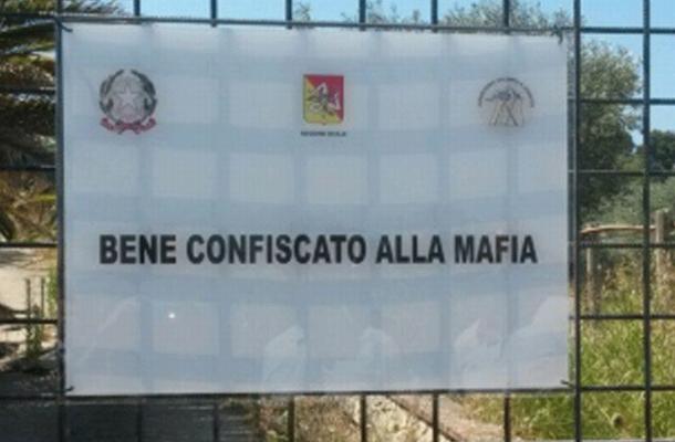 Mussomeli. Il 16 settembre a Palazzo Sgadari si presenta il libro “I beni confiscati alla criminalità mafiosa” di Rosa Laplena