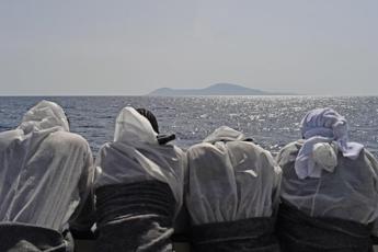 Migranti, Piantedosi: “Centri in Albania pronti prossima settimana”