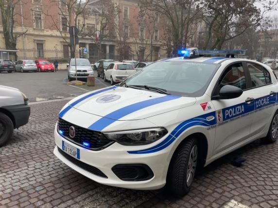 Italia, multate 7 Auto della Polizia municipale e l’agente al volante: circolavano senza revisione