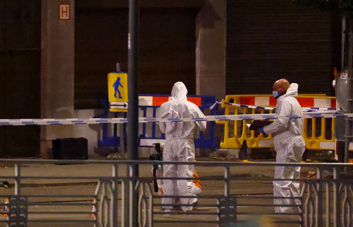 Terrorismo a Bruxelles. Spara urlando “Allah Akbar” in pieno centro: due morti. Killer in fuga