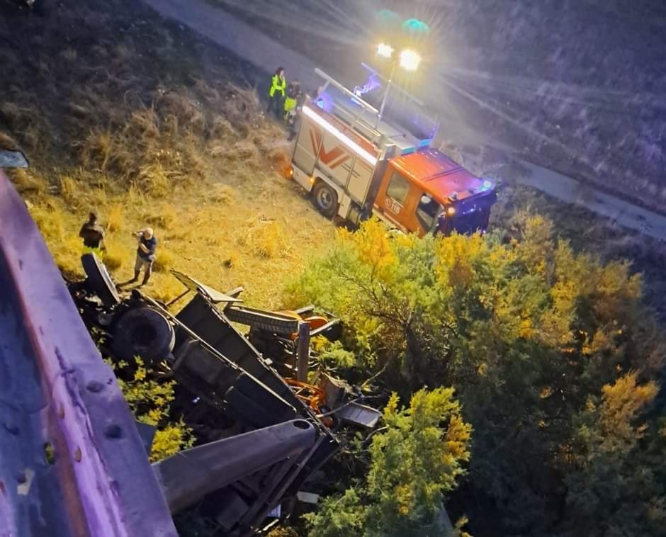 Autostrada Catania-Palermo: veicolo commerciale vola da viadotto, un morto e un ferito