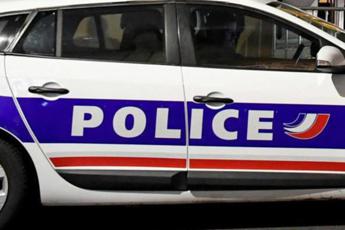 Roma, sequestra una donna e spara al figlio di lei ferendolo al volto: 18enne arrestato in Francia