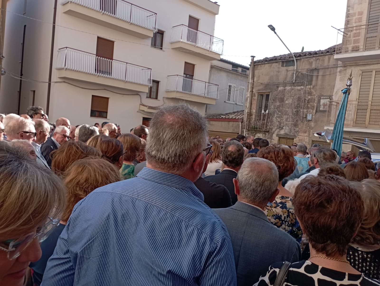 Mussomeli, in tanti al funerale di Mingoia. Parroco Mancuso: “sentimenti di affetto e stima per il nostro fratello Michele”