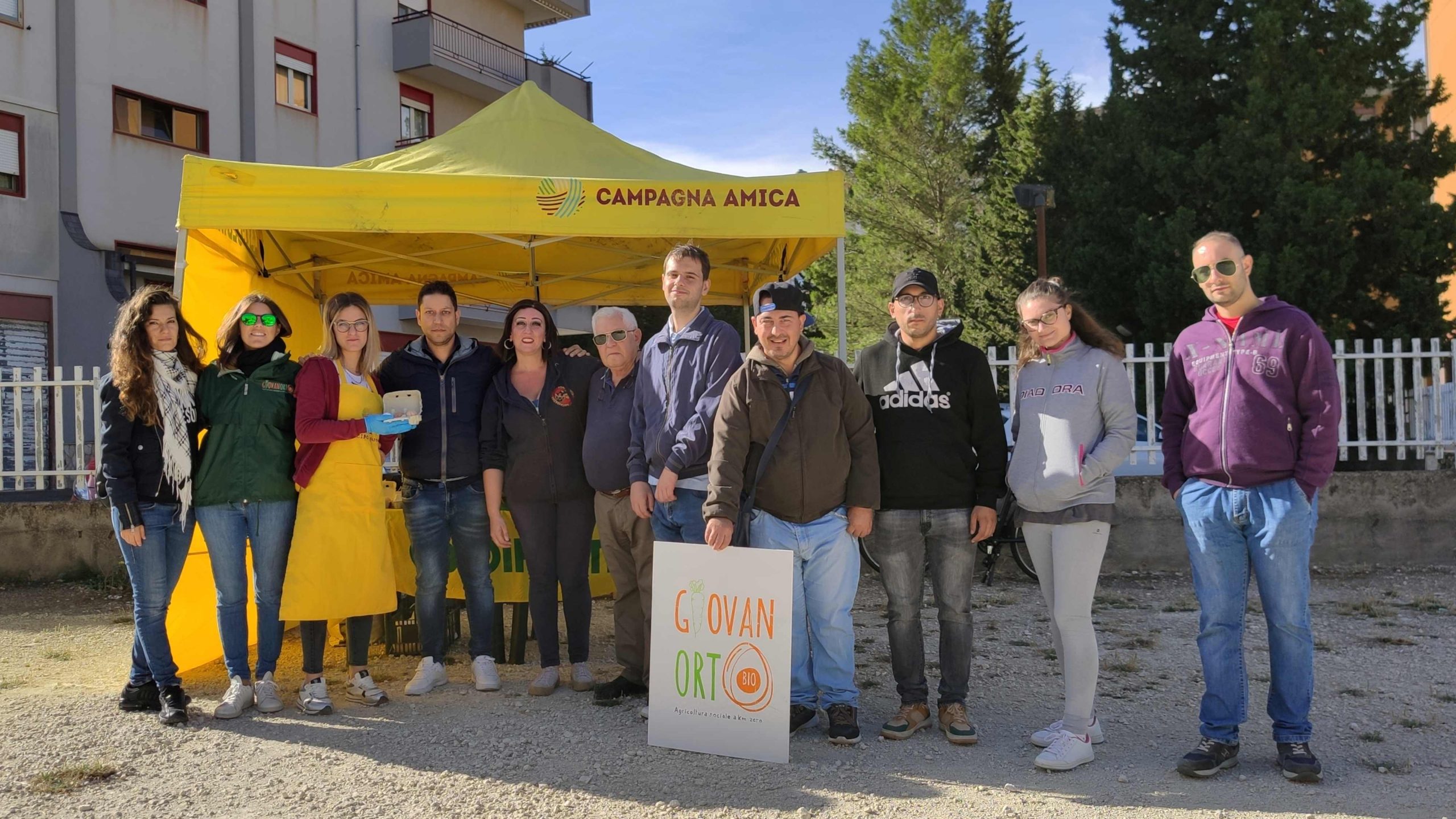 San Cataldo. Gian Filippo Alongi dona 48 uova fresche all’Associazione Disabili