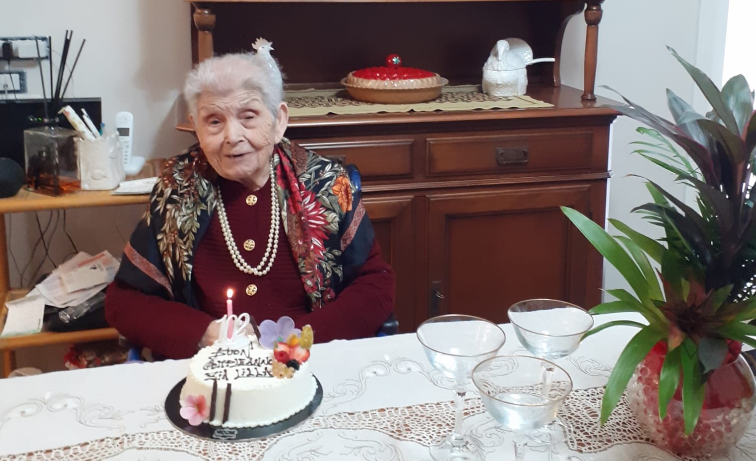 Caltanissetta, la “Zia Lilla” soffia su una “candelona” da 102 primavere: compleanno in famiglia