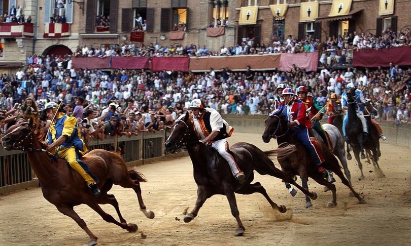 Palio di Siena “Patrimonio Culturale”? Animalisti chiedono di ripensarci