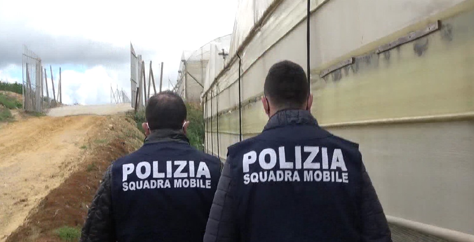 Caltanissetta, sfruttamento del lavoro e caporalato: indagate 16 persone