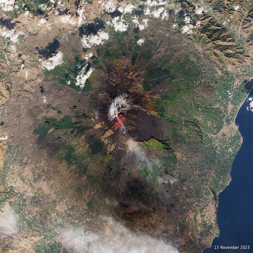 Esa pubblica foto dell’eruzione dell’Etna catturata dalla missione del programma Copernicus Sentinel-2