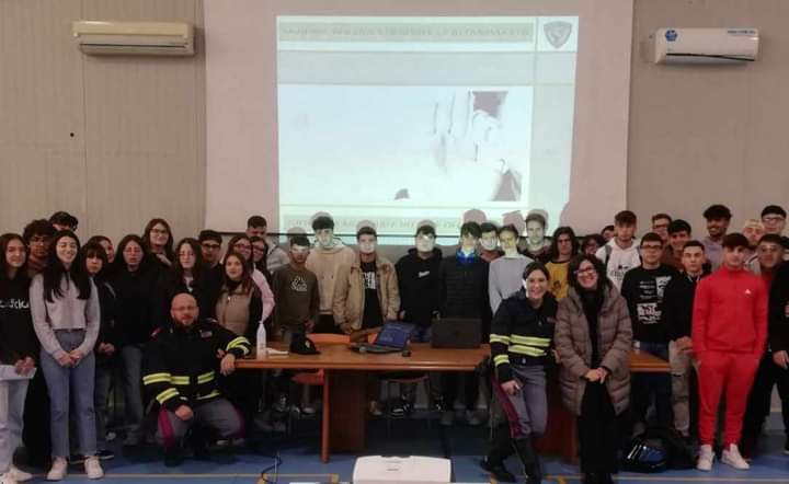 Caltanissetta, Polizia incontra gli studenti del Galilei per parlare di sicurezza stradale