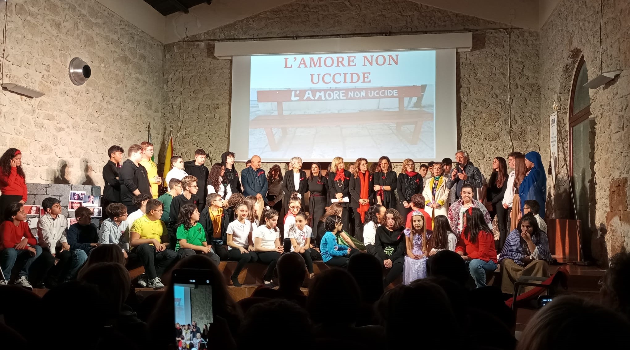 Caltanissetta. L’amore non uccide, pièce teatrale sul femminicidio degli alunni del “King” al centro polivalente Michele Abbate