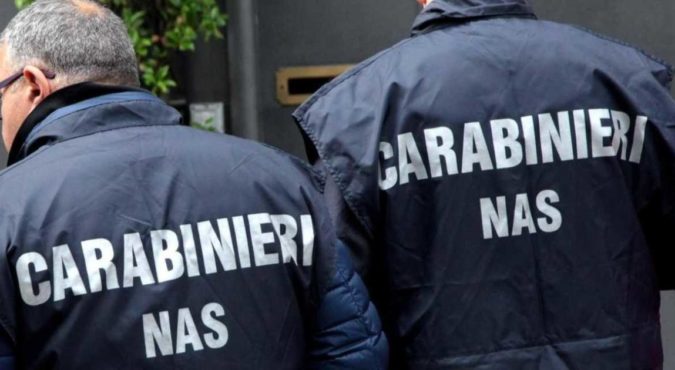 Catania. Vino conservato tra escrementi di topi, sequestrate 190 mila bottiglie