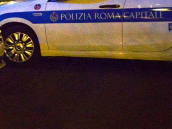 Roma, contromano su via Pontina provoca tre incidenti: fermato 86enne