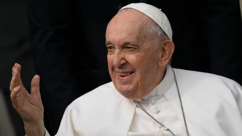 Violenza donne, Papa Francesco: “Velenosa gramigna, va eliminata dalle radici”