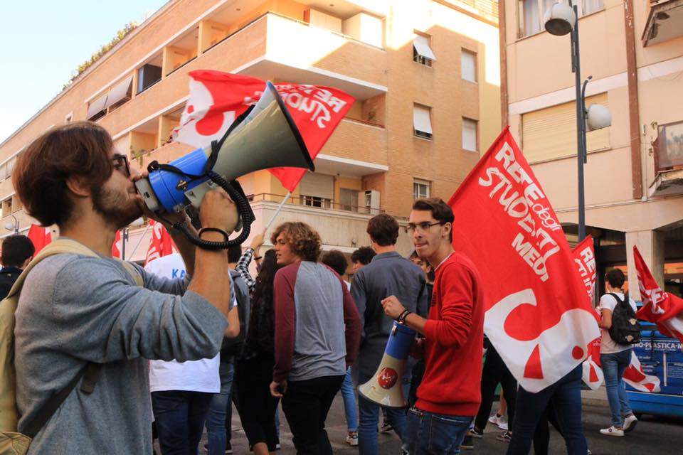 Sciopero nazionale, la Rete degli Studenti Medi al fianco dei lavoratori: “Per noi non c’è futuro”