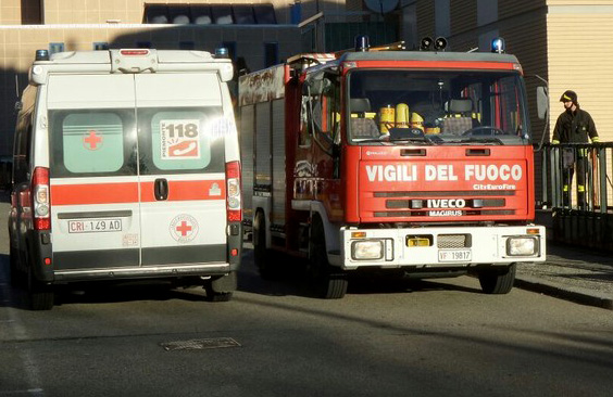 Scoppia incendio in un appartamento nel Catanese, morto 60enne