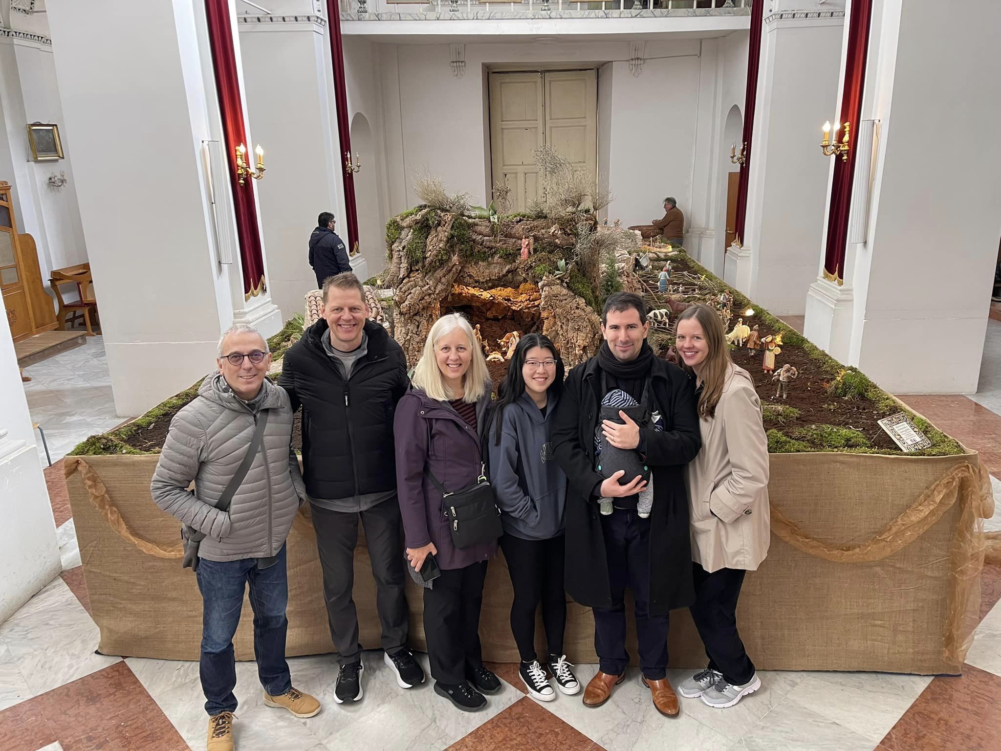 San Cataldo. Visitatori dal Colorado (Usa) per il presepe monumentale dell’Associazione Amico Medico