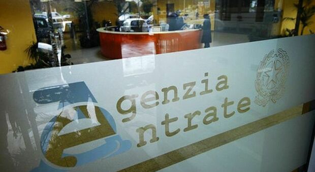 Arrestati due funzionari dell’Agenzia delle Entrate