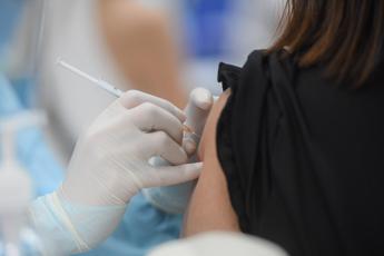 Infettivologi, ‘coperture vaccinali in calo, serve rivedere campagna autunnale’